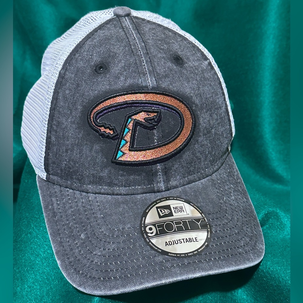 New Era Arizona Diamondbacks with metallic copper Logo Trucker